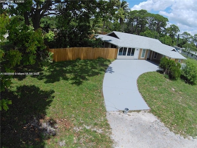 2425 Mohawk Ave, Fort Pierce, FL 34946 - photo 3