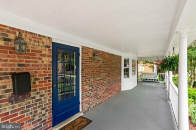 10302 Wood Rd, Fairfax, VA 22030 - photo 4