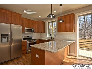 Eat-in-Kitchen Bar