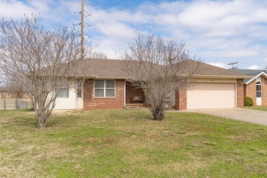 919 W Wesley Rd, Nixa, MO 65714 - photo 4