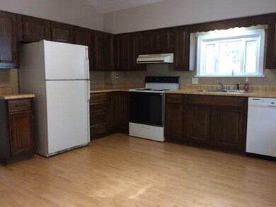 Spacious eat-in kitchen with refrigerator, electri