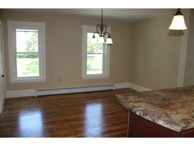Living room w/hardwood floor