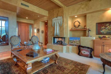 005_Family Room