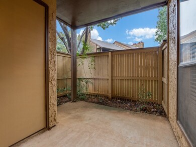 1307 Willoughby Ln unit 5410, Arlington, TX 76011 - photo 2