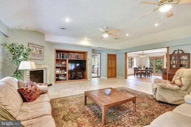 9115 Quintana Dr, Bethesda, MD 20817 - photo 5