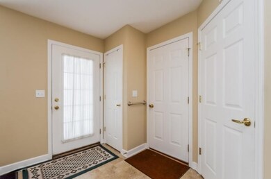 004-Foyer-1379889-mls