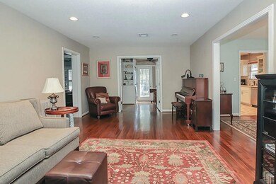 1563 Sue Barnett Dr, Houston, TX 77018 - photo 6