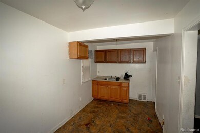 9262 Coyle St, Detroit, MI 48228 - photo 6