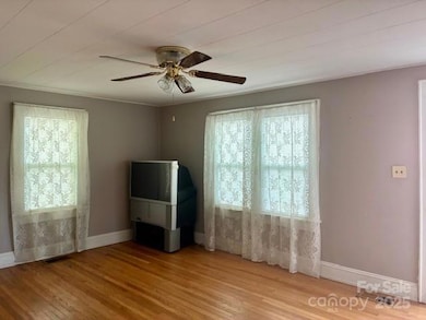 2219 6th Ave NW, Hickory, NC 28601 - photo 4