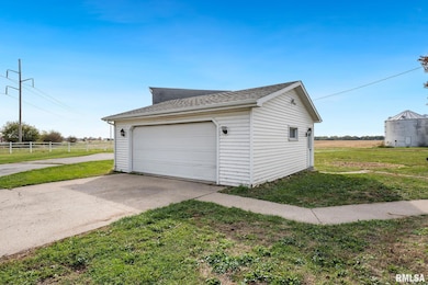 2442 Mittman Rd, Muscatine, IA 52761 - photo 3