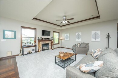 9625 Valley Pkwy, Johnston, IA 50131 - photo 3