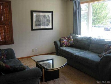 Living Room. Nice bright living room with picture 