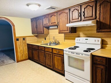 87 Noble St 2 Left unit 2L, Westfield, MA 01085 - photo 3