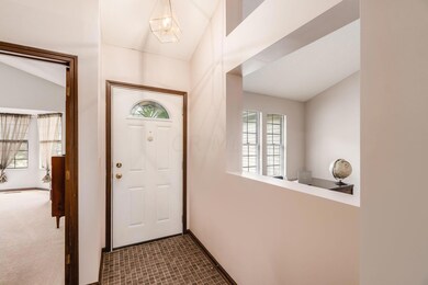007 Foyer