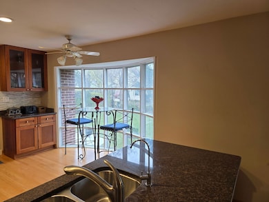 unlisted-address, Glenview, IL 60026 - photo 4