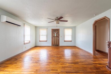 307 N SyMcOx St, Cordell, OK 73632 - photo 6