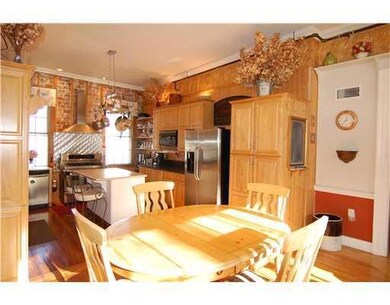 Kitchen. Eat in kitchen