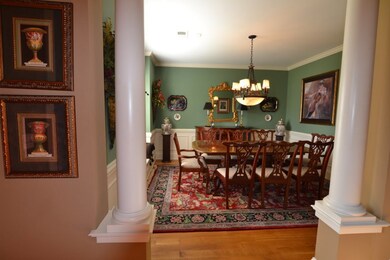 And you'll see the dining room, a generous 14' x 1