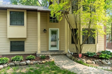 4022 Hazelett Dr, Waterford, MI 48328 - photo 2