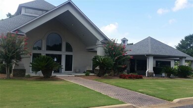 With bar,dining room and golf store.