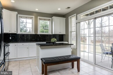 13969 Gullane Dr unit 125, Woodbridge, VA 22191 - photo 3