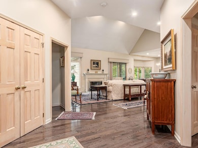 4270 Llanfair Ct, Columbus, OH 43221 - photo 6