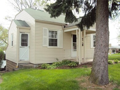 Cute as a button. Welcome to 567 Woodvue with a le