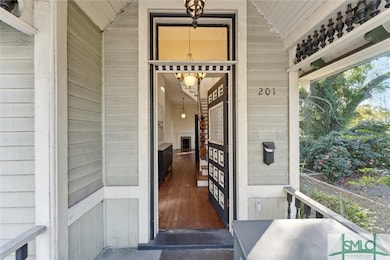 201 W 37th St, Savannah, GA 31401 - photo 2