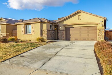 3409 Jaguar Ct, Rosamond, CA 93560 - photo 5