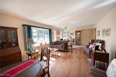 4927 Delevan Dr, Cleveland, OH 44124 - photo 5