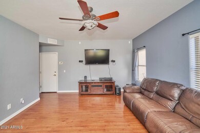 Family Room (14)