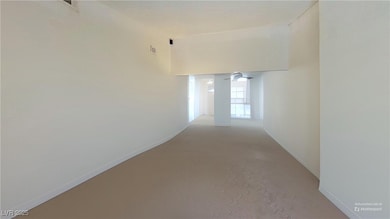 1569 Defurnished living room