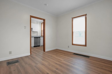 8-web-or-mls-472-e-hinman-ave
