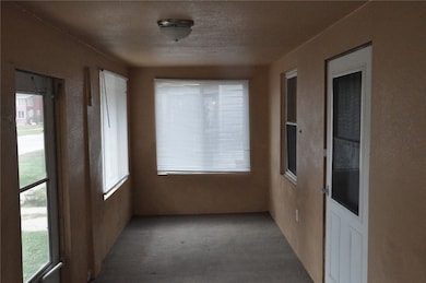 1411 1st St SW, Cedar Rapids, IA 52404 - photo 5