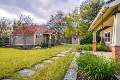 404 N Pecan St, Fredericksburg, TX 78624 - photo 2