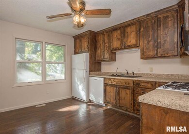 2534 W 56th St, Davenport, IA 52806 - photo 3