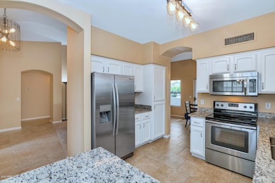 4715 E Casey Ln-large-009-016-4715 E Cas