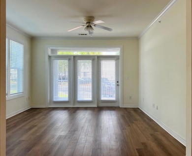 Doors off living room to 1 porch