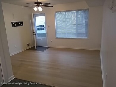 34 Robin Ct, Staten Island, NY 10309 - photo 2