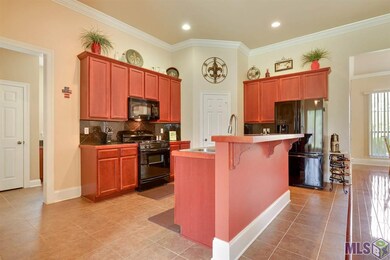 Has beautiful appliances and very nice lighting.