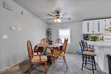 Kitchen & Dining