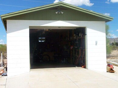 3 garage/workshop
