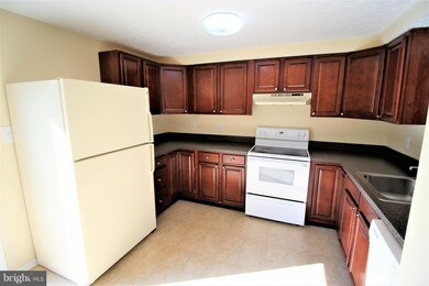 7427 Aspenpark Rd, Lorton, VA 22079 - photo 3