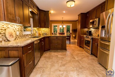 5934 SW 47th St, Topeka, KS 66610 - photo 3