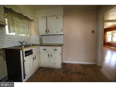 272 B St, Penns Grove, NJ 08069 - photo 4