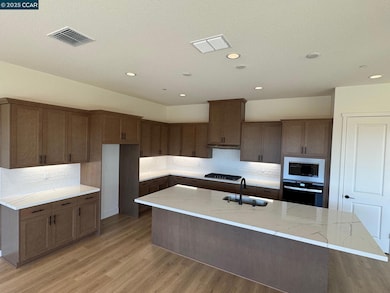 17585 Bushwick Ln, Lathrop, CA 95330 - photo 4