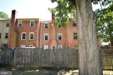 2922 Waterford Ct, Vienna, VA 22181 - photo 2