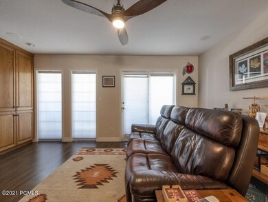 4_Living-Room_800x600_3741572