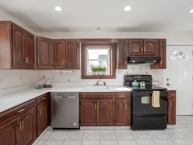 112 Vine St, Saugus, MA 01906 - photo 5