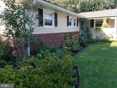 601 Whitman Dr, Blackwood, NJ 08012 - photo 2